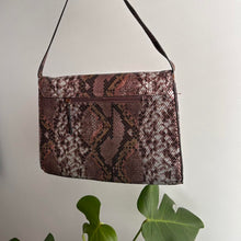 Load image into Gallery viewer, Metallic snake print shoulder bag
