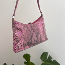 Load image into Gallery viewer, Metallic pink / purple snakeskin shoulder bag
