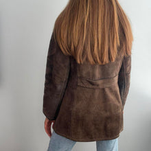 Load image into Gallery viewer, Brown sheepskin coat size small
