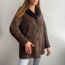 Load image into Gallery viewer, Brown sheepskin coat size small
