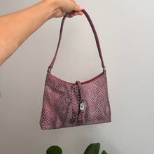 Load image into Gallery viewer, Metallic pink / purple snakeskin shoulder bag
