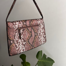 Load image into Gallery viewer, Metallic snake print shoulder bag
