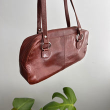 Load image into Gallery viewer, Brown leather shoulder bag
