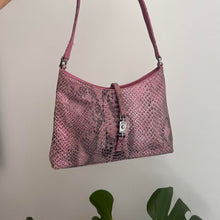 Load image into Gallery viewer, Metallic pink / purple snakeskin shoulder bag
