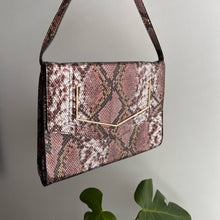 Load image into Gallery viewer, Metallic snake print shoulder bag
