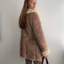 Load image into Gallery viewer, Light brown and cream faux sheepskin size 10
